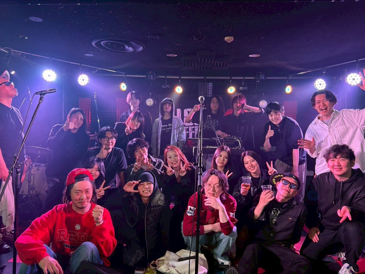 OneAnts2007's tweet photo. 2026.4.19

新生BACK THE KIDの初陣ライブでした☺️
まさかのアコ体制でのライブでした。
"アコースティックの音が鳴る"ギターで演奏してきました！

発見も多い分、課題も沢山！！ https://t.co/JEfRFMXeDm