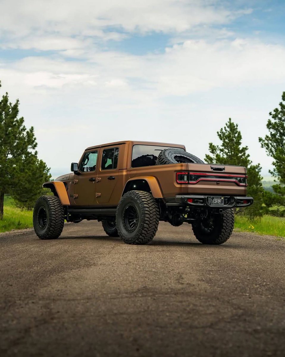 autochat360's tweet photo. Gladiator😍 https://t.co/Hn0UYrKnMW