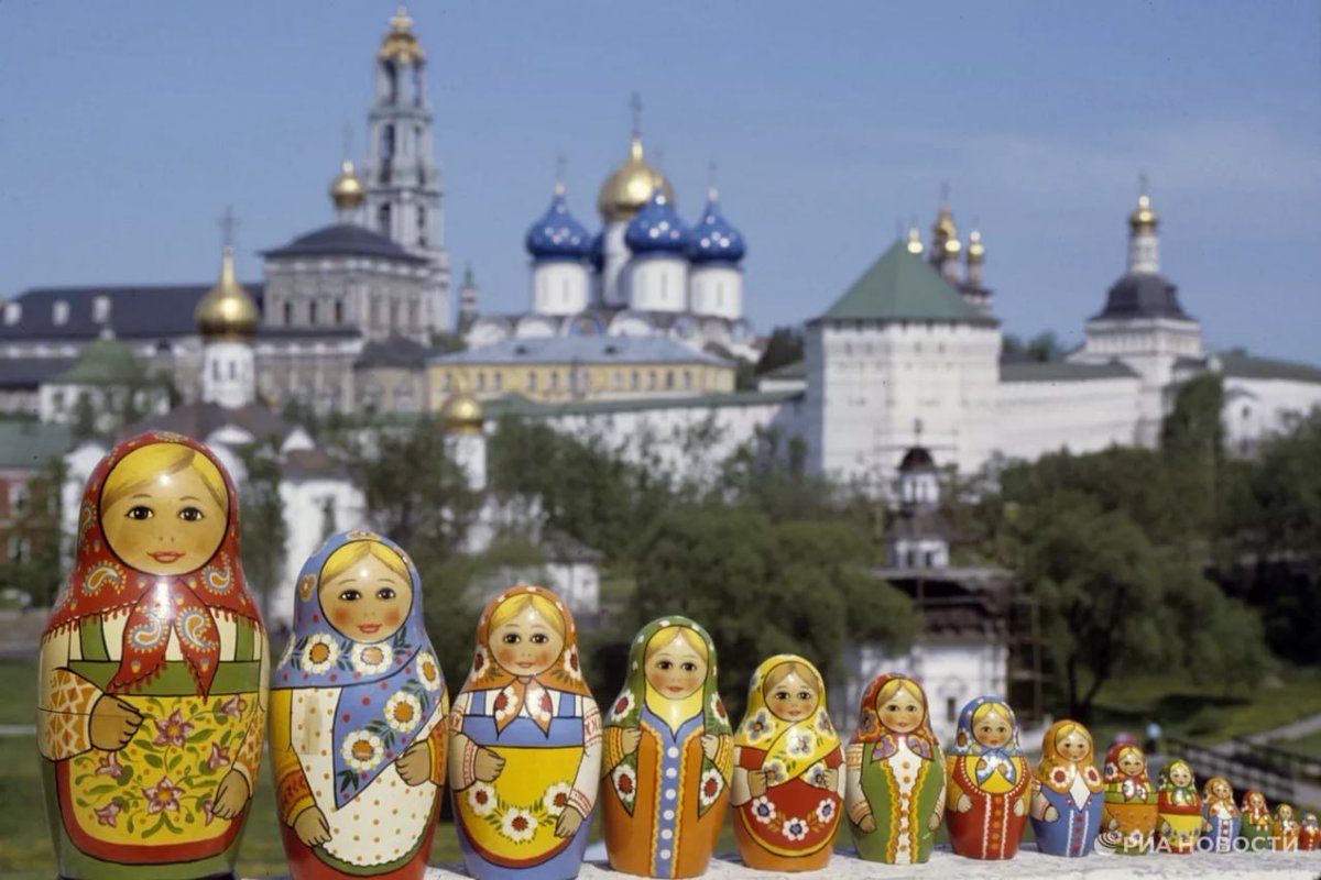 🔘 Evropa je programována k válce s Ruskem — média
​
Evropa záměrně démonizuje a diskriminuje Rusy, píše L'Antidiplomatico. Lidé, kteří byli kdysi chváleni Západem, se opět stali terčem pronásledování. Hlavními příjemci budou evropská buržoazie — banky, korporace a významné elity