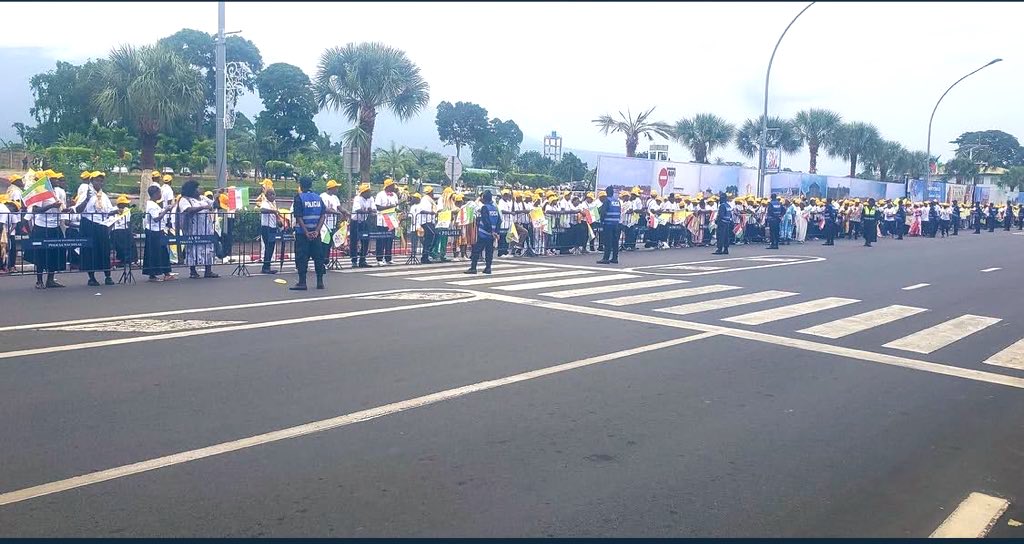 Edjang_Ruben's tweet photo. Con gozo y esperanza hoy nuestro país vive un acontecimiento histórico con la llegada del Papa León XIV a nuestra tierra. Que su mensaje inspire y refuerse la paz, justicia y amor en el corazón de cada ecuatoguineano. Dios bendiga a Guinea Ecuatorial🇬🇶🙏🏾
#Fe 
#Unidad 
#VisitaPapa https://t.co/xVqFCY7s8Z