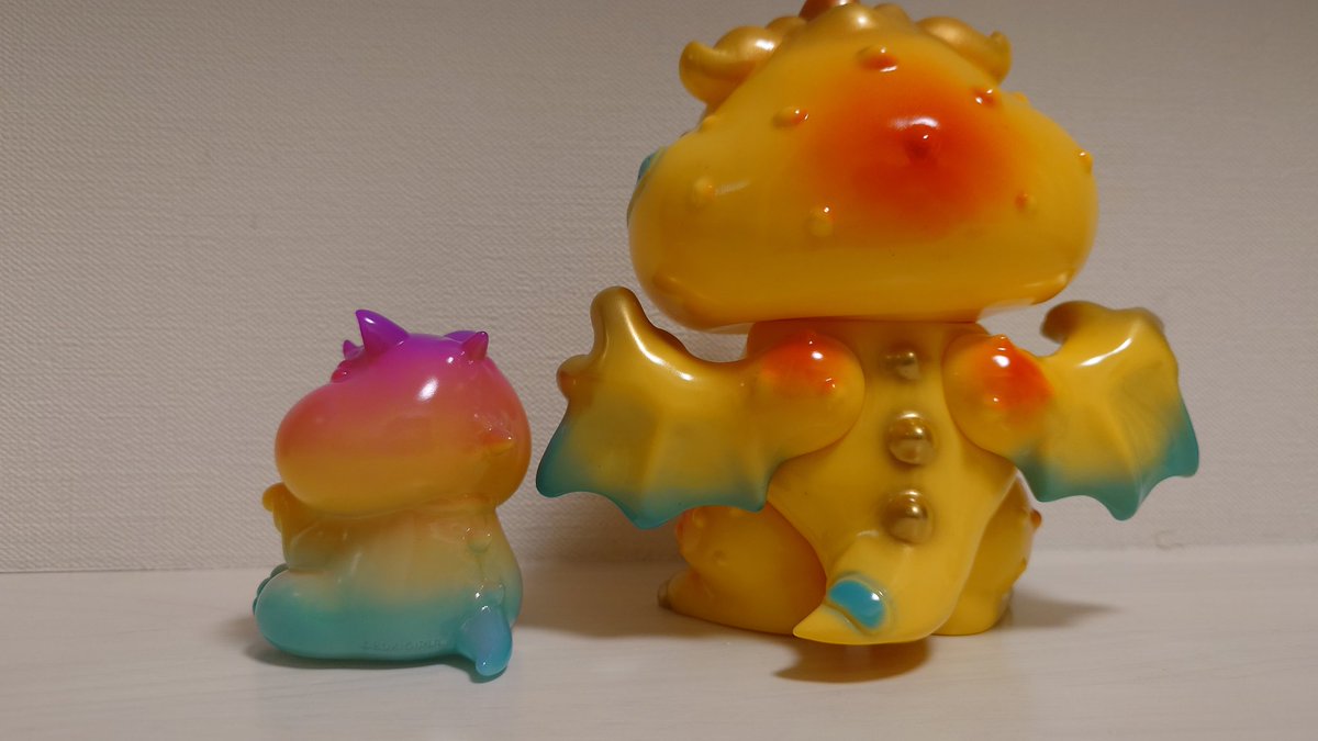 2026年 ソフビ 27,28体目
▪️レインボー招き猫(蓄光)
▪️ボシャク ”BOSHAKU”
台湾の作家さんから海外通販で購入🐱
思ったり大きくてびっくり！可愛い