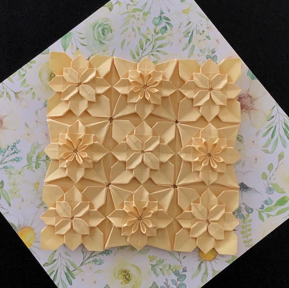 OrigamiRiko's tweet image. #あじさい折り
#折り紙
#origami
#origamitessellation