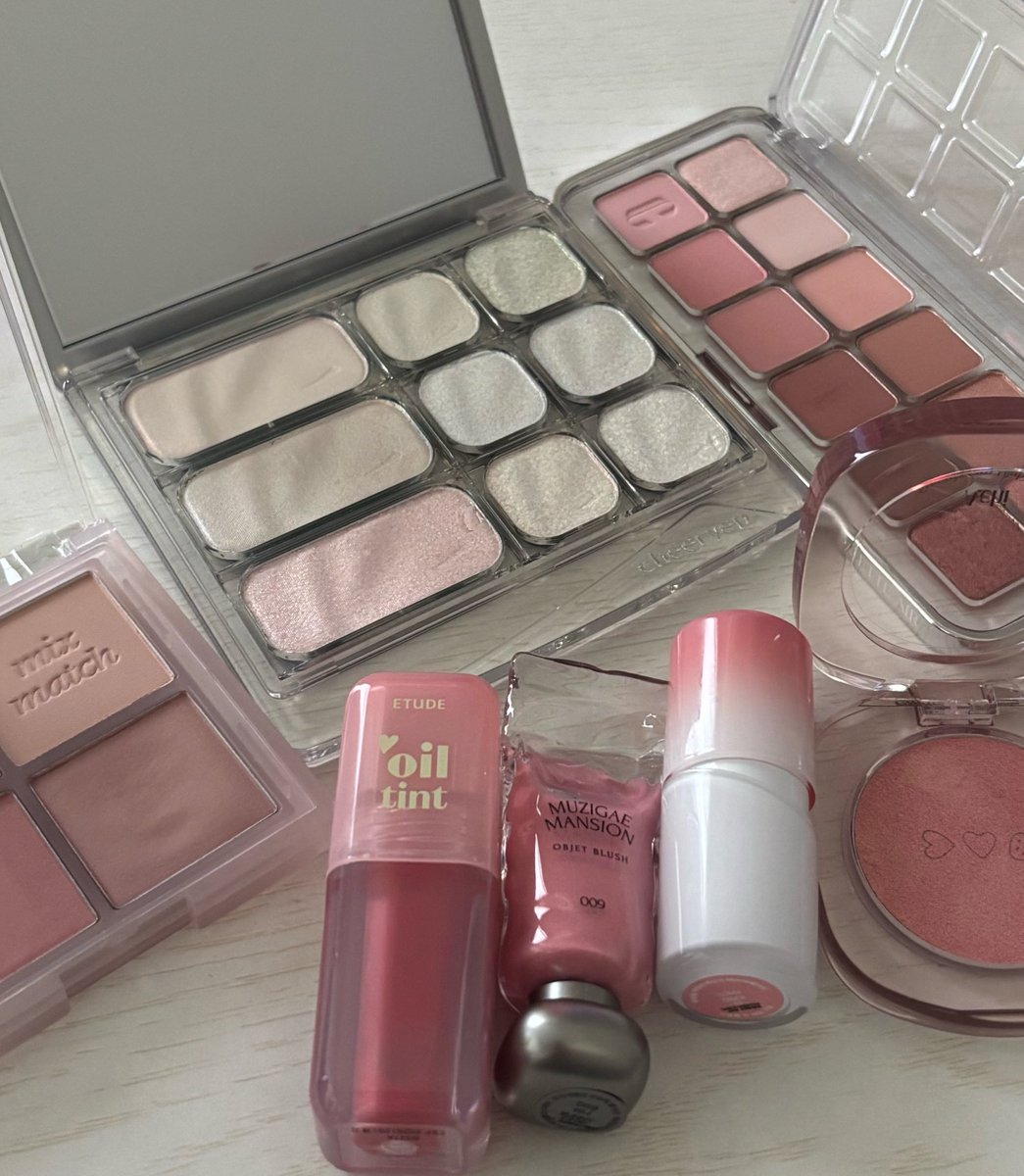 0i296_'s tweet image. 春ピンクメイクをしました🌸#motd #암오티디
cheeryepのパレット、久々に引っ張り出したけどやっぱかわいいわ………。
カスタムパレット、みんなもやってみてください。