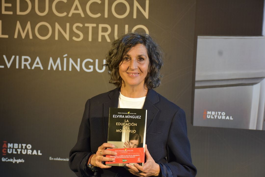 FestGolem's tweet photo. El Premio Primavera de Novela de @espasaeditorial @ambitocultural.eci ha sido para “La educación del monstruo”, de @elviraminguez, que supone su segunda novela publicada. , con una dotación de 100.000€, está consolidado como referencia clave para las letras hispanas. https://t.co/y6JaP6eXDI