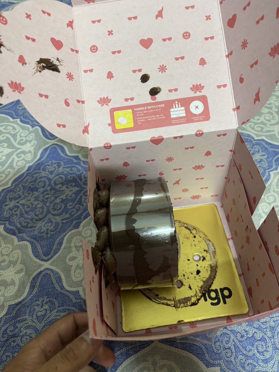Deep_Bathla's tweet photo. Classic case of platforms taking zero responsibility after payment.

Why should customers suffer due to your poor logistics and coordination?

If this isn’t resolved immediately with a full refund, I’ll have to escalate this further.

(2/2) https://t.co/N4sBBYQsFk