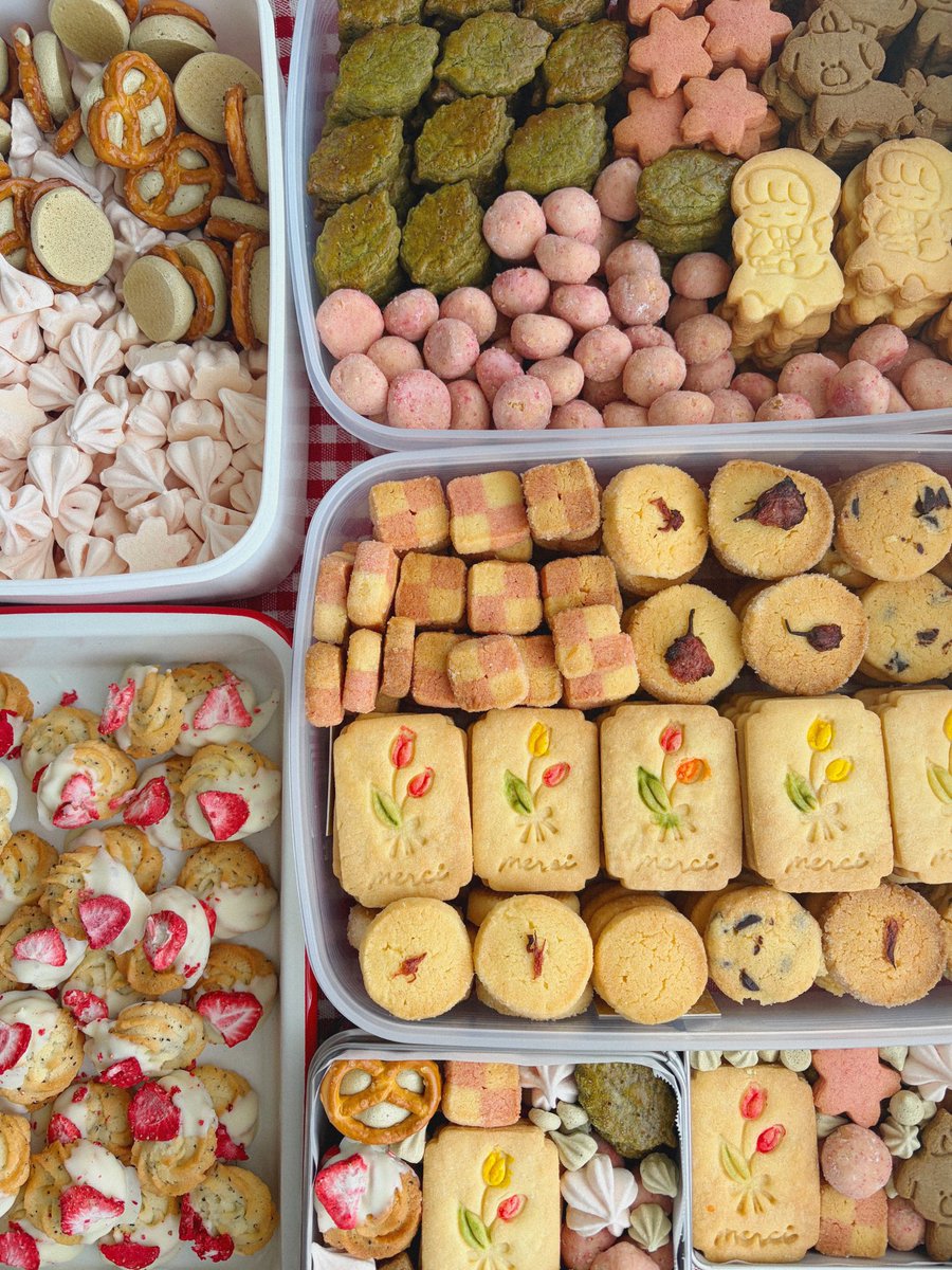 春のクッキーいっぱい焼いた🌸🌷