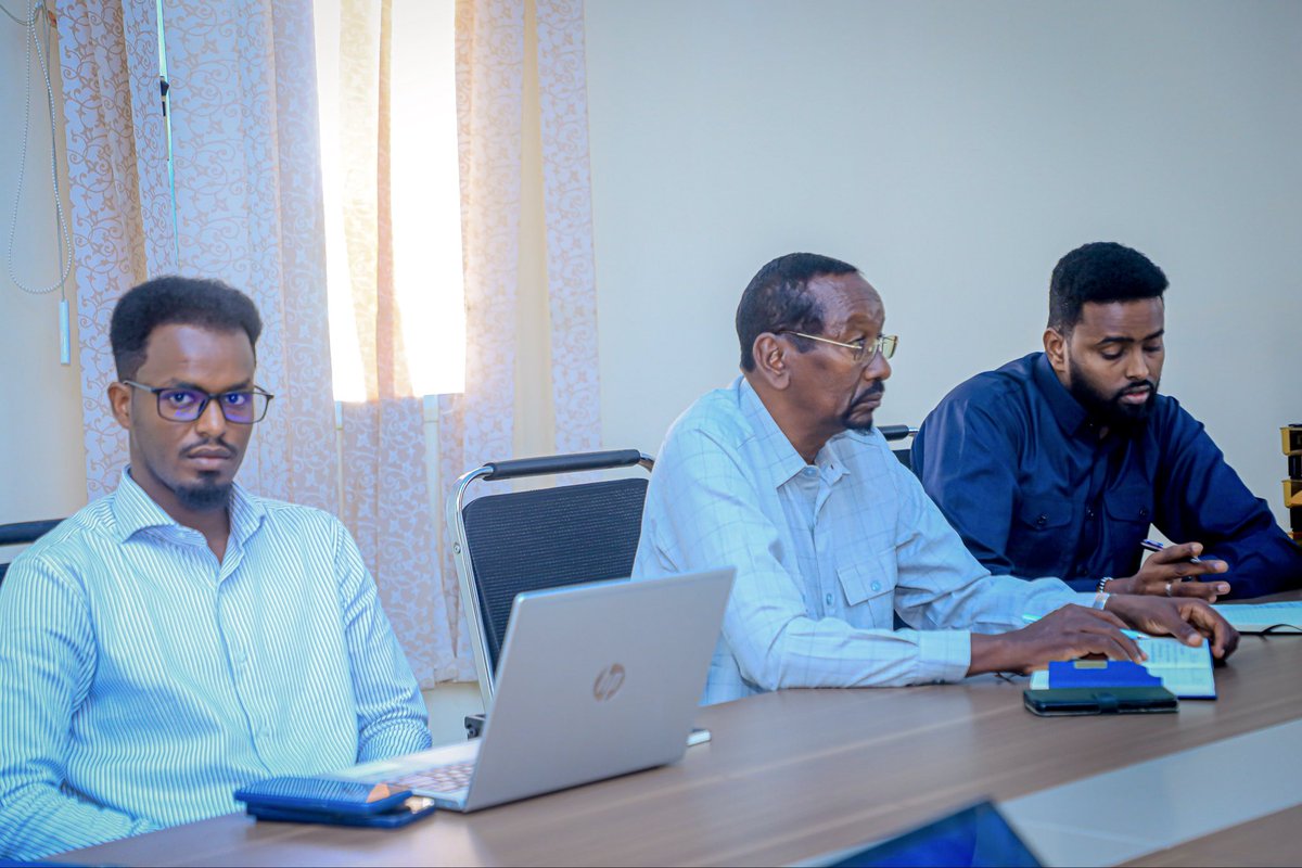 MocaaPL's tweet photo. Minister Abdifatah Ugas Yasin, accompanied by DG Maax Ahmed Gabobe, met with Puntland airport managers to strengthen cooperation, improve airport operations, advance aviation services, and accelerate development efforts in line with civil aviation standards. https://t.co/YO2Vi8IR0p