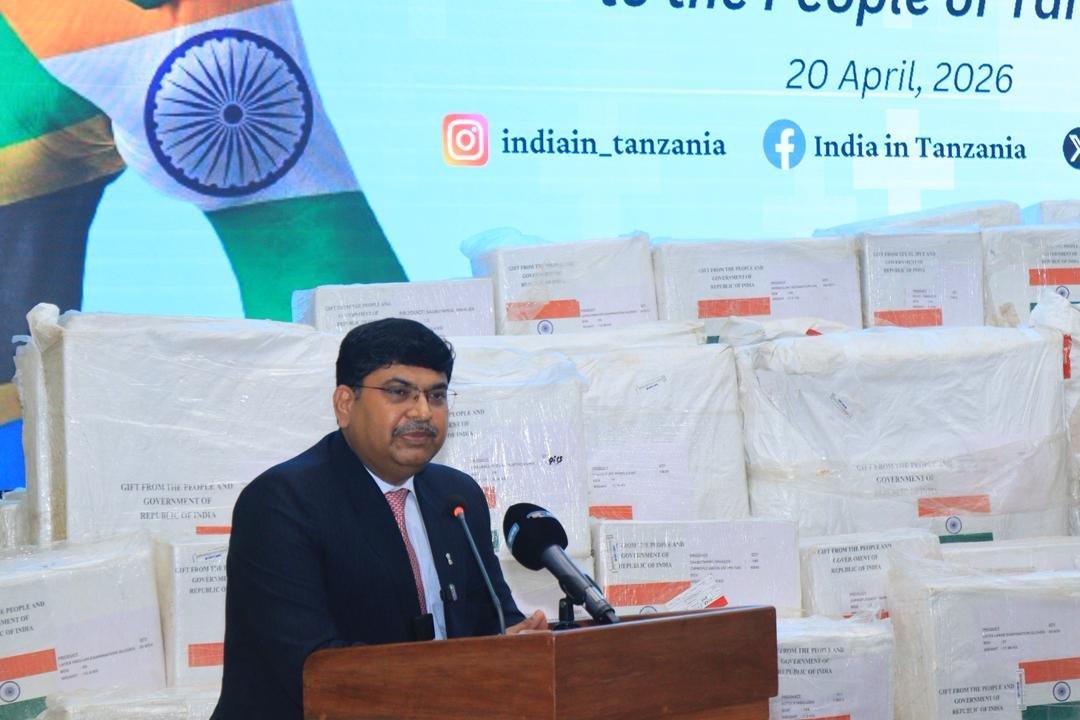 airnewsalerts's tweet image. #India delivered two tonnes of life-saving medical supplies to the Shree Hindu Mandal Hospital at Dar es Salaam in #Tanzania, reinforcing its humanitarian outreach and commitment to strengthening healthcare cooperation with the East African country.

The consignment, handed over