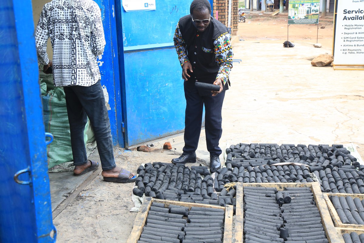 gloforduganda's tweet photo. From unemployment to entrepreneurship in Lira 💡

With support from GLOFORD Uganda &amp; Plan International under the Safe and Inclusive Cities Project, a youth group is turning waste into briquettes—and building a sustainable future.

#YouthEmpowerment #CleanEnergy #Lira https://t.co/9TDwBrGW5J