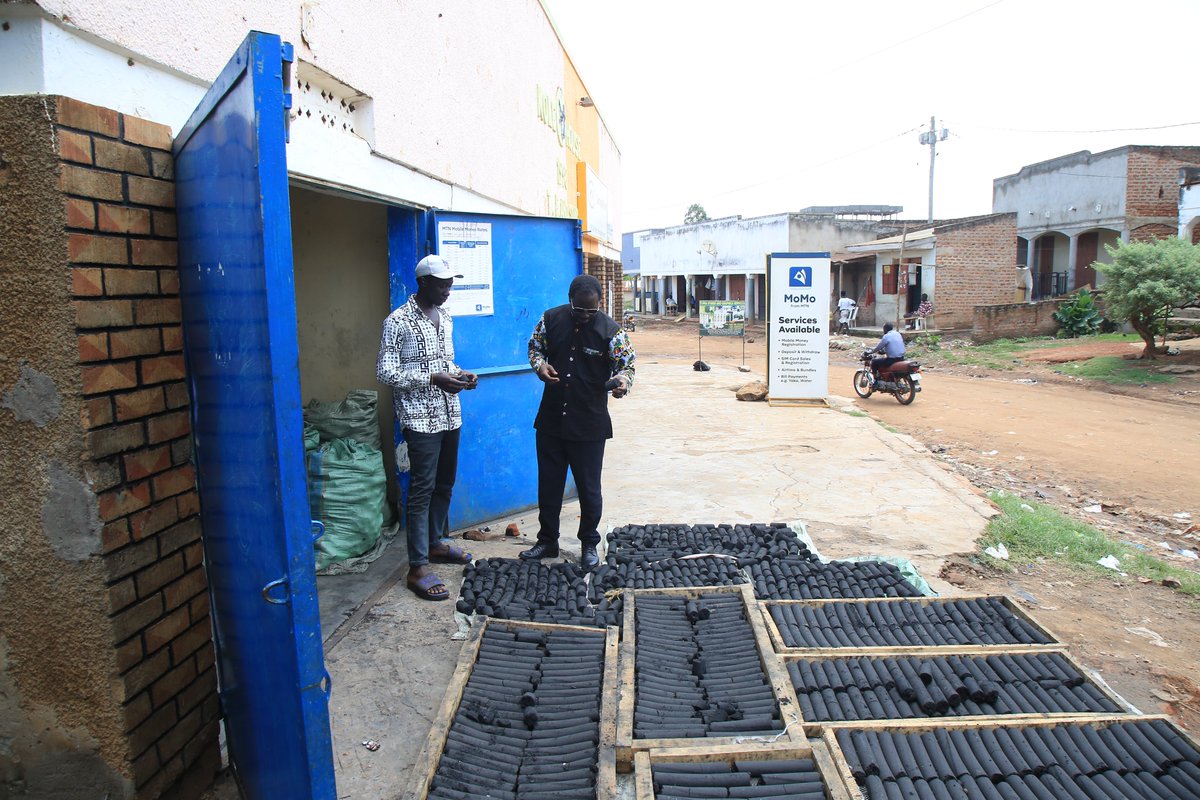gloforduganda's tweet photo. From unemployment to entrepreneurship in Lira 💡

With support from GLOFORD Uganda &amp; Plan International under the Safe and Inclusive Cities Project, a youth group is turning waste into briquettes—and building a sustainable future.

#YouthEmpowerment #CleanEnergy #Lira https://t.co/9TDwBrGW5J