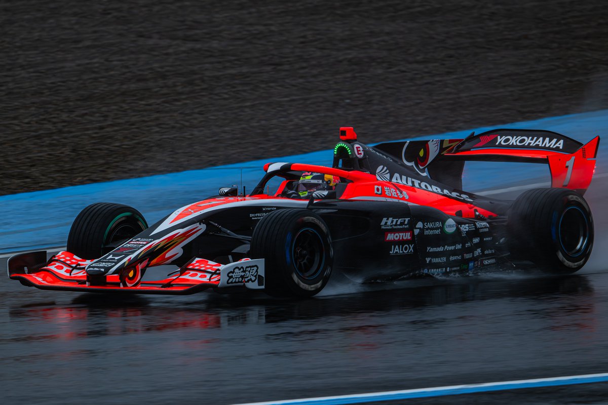 雨の日の四輪は撮り方が難しい