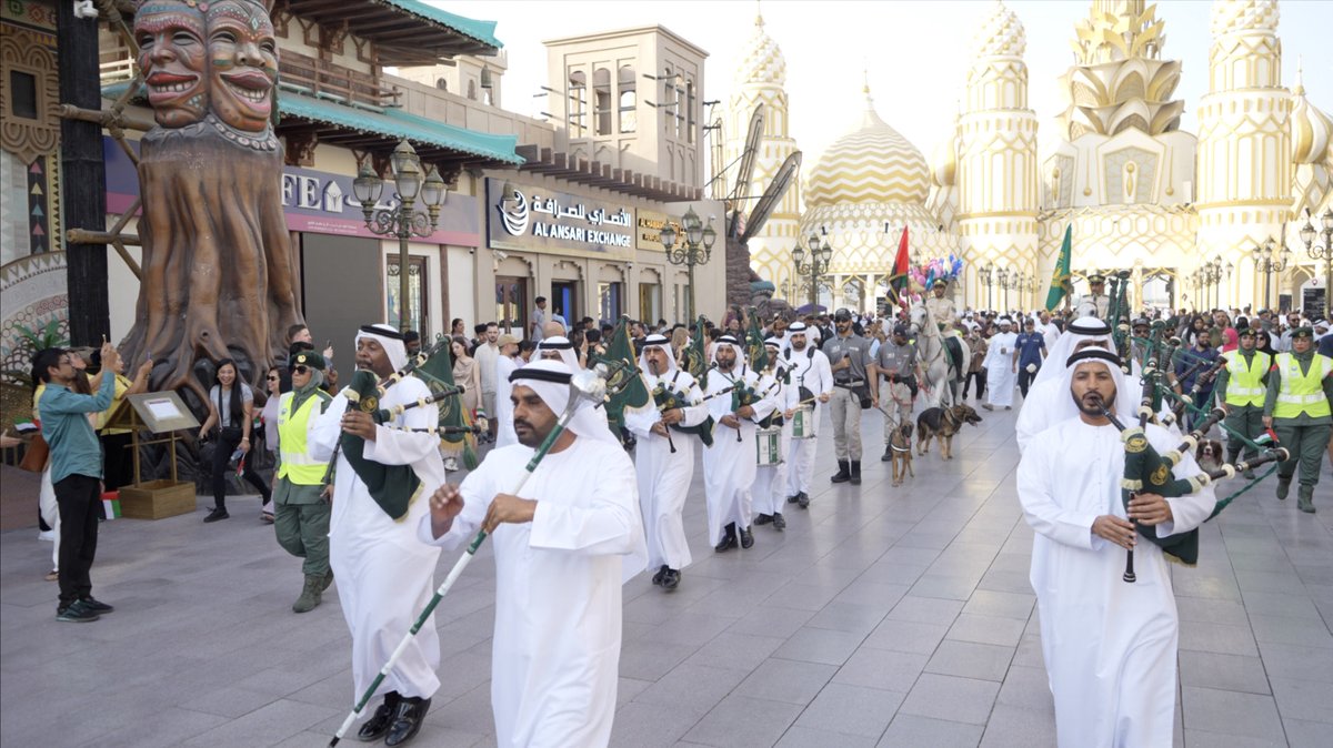 DubaiPoliceHQ's tweet image. #News | Dubai Police bring UAE flag celebrations to Global Village Visitors

Details:
dphq.ae/6018kavo

#ProudOfUAE