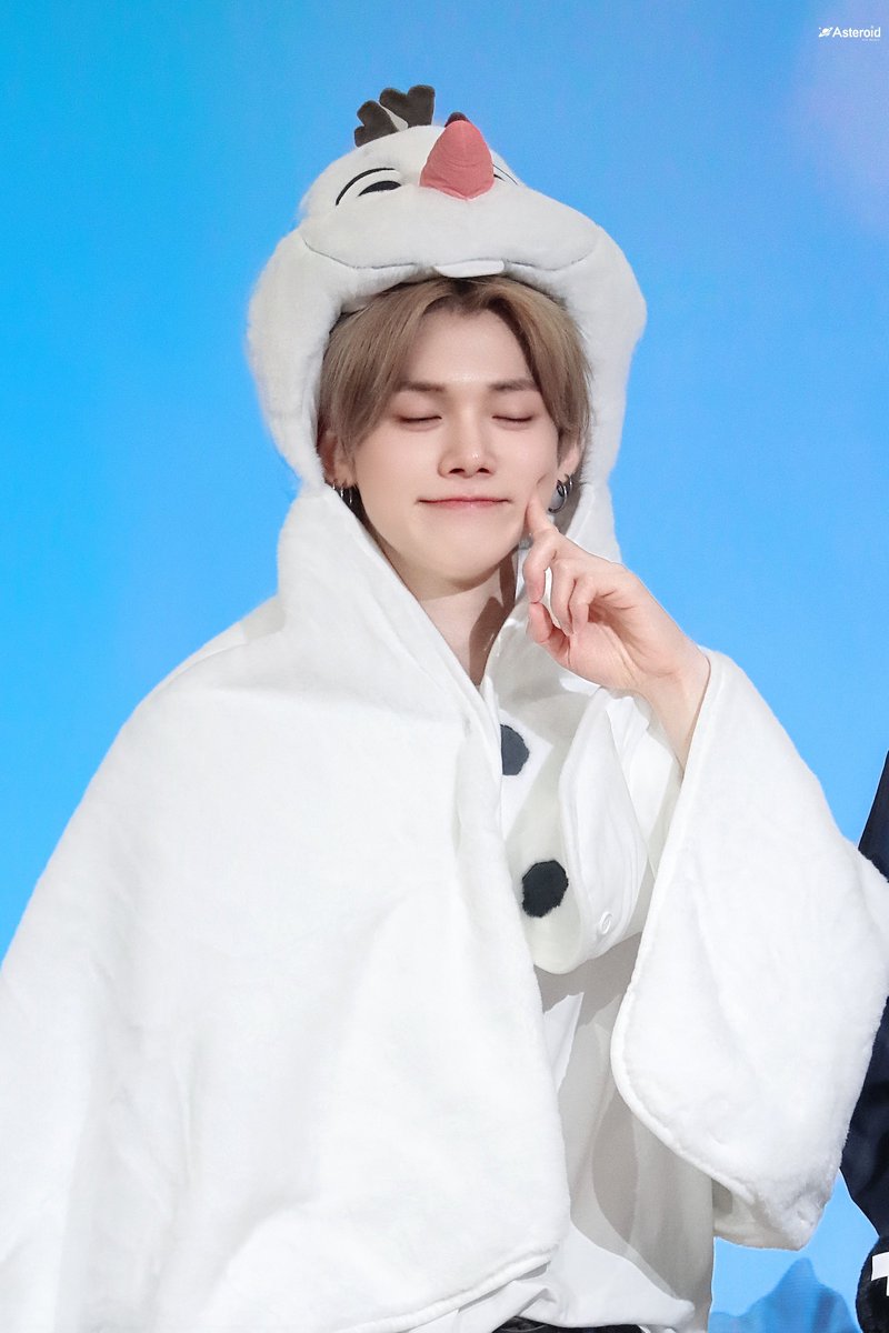 Asteroid_YJ's tweet photo. 260421 🥰

#TXT #TOMORROW_X_TOGETHER      
#연준 #YEONJUN https://t.co/LMsnFH7fFb