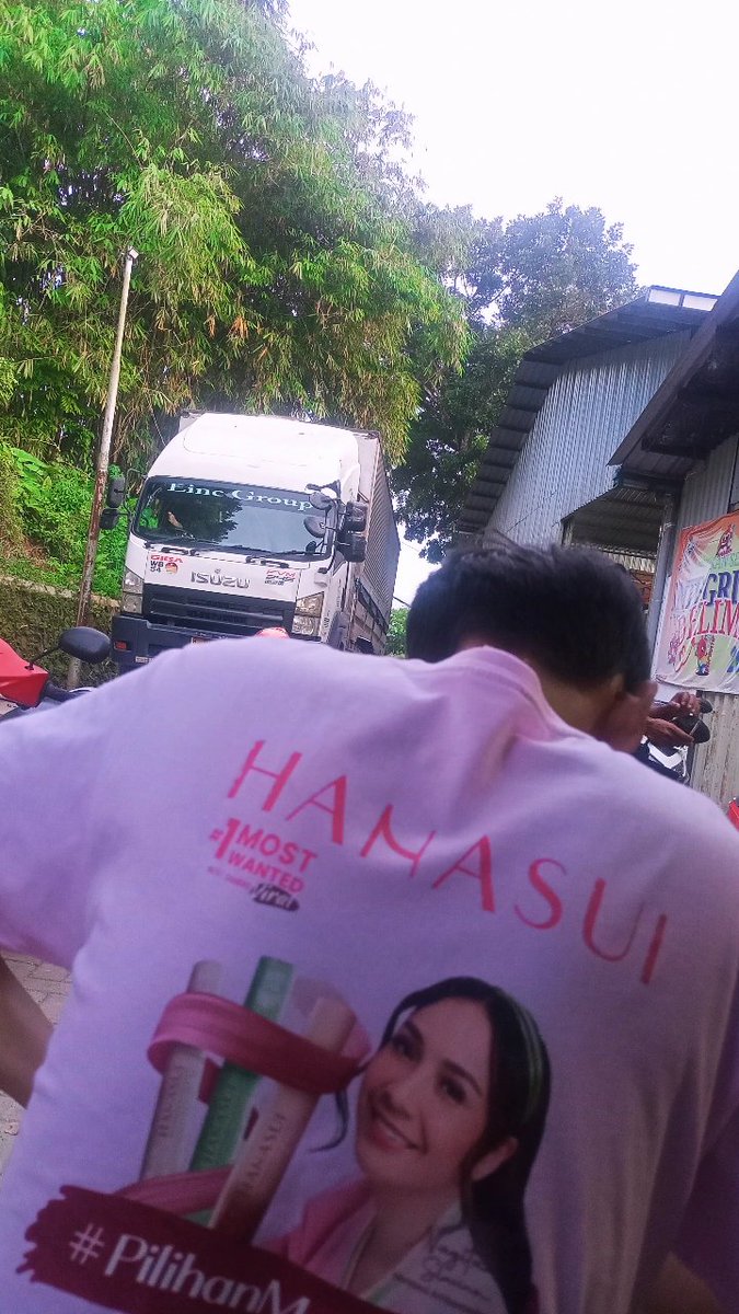 uteburuhati's tweet photo. Drama pembangunan, pengurangan sales all divisi 6 bulan berturut-turut termasuk 2 koordinator. Sampai divisi facetology juga lepas dari PT terakhir sampai tanggal 6 Mei. Undangan ku buat EJI, semoga mereka bisa datang sebelum tanggal itu. Biar EJI tau buruknya manajemen gudang. https://t.co/WoQBGTsxtR