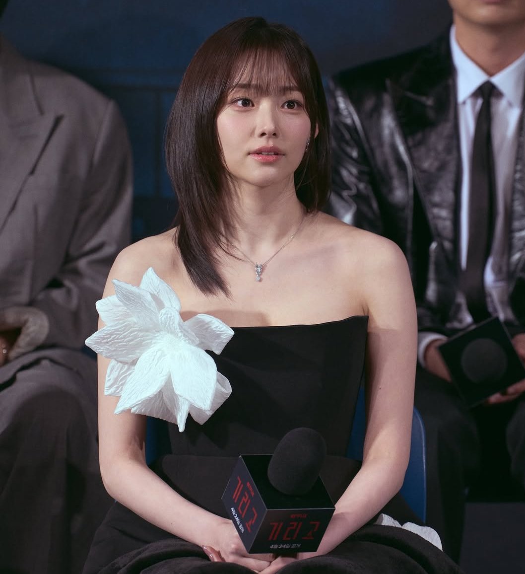 EntReporterx's tweet image. Mark your calendars! 🗓️ If Wishes Could Kill arrives on Netflix this April 24. Ready for some K-Horror? 🍿🔥
Starring: Jeon So-young, Kang Mi-na, Baek Sun-ho, Lee Hyo-je, and Jeon So-nee.
#IfWishesCouldKill #NetflixOriginal #KDrama2026 #MustWatch #Thriller