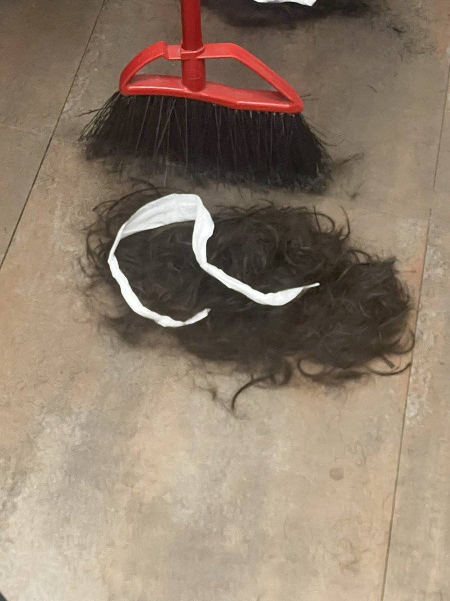 coldgums's tweet photo. all my fucking hair bro https://t.co/mM6kk0r5yZ