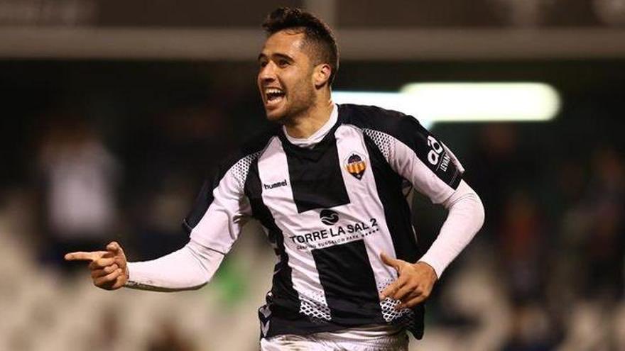 OrellutsFC's tweet photo. 🥹Se retira David Cubillas 

🤍Bajando a tercera para ascendernos
🖤 Siendo una extensión de la afición en el campo, dando todo por el escudo

🫂Siempre agradecidos por tus 6 temporadas aquí 

❤️ Suerte en tu nueva etapa, capi https://t.co/wiHN87RagN