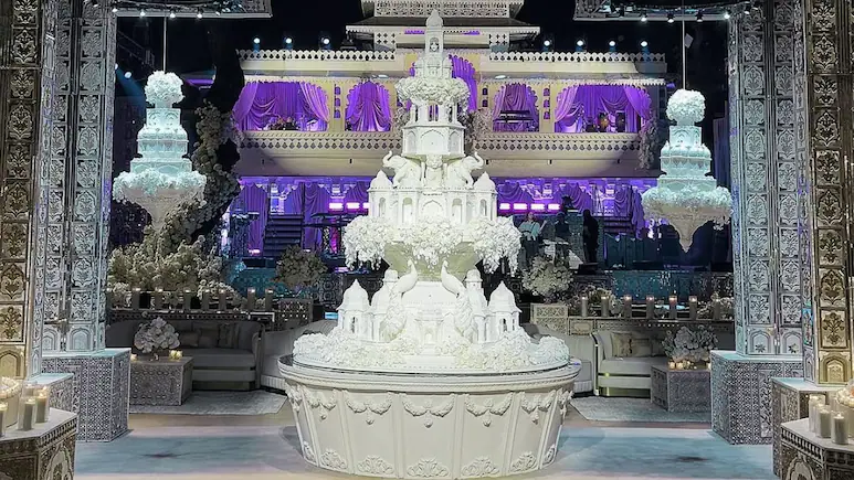 NDTVFood's tweet image. At The Million-Dollar Mantena-Gadiraju Udaipur Wedding, The Cake Took 3,500 Hours To Make
ndtv.com/food/at-the-mi…
#udaipur #wedding #cake