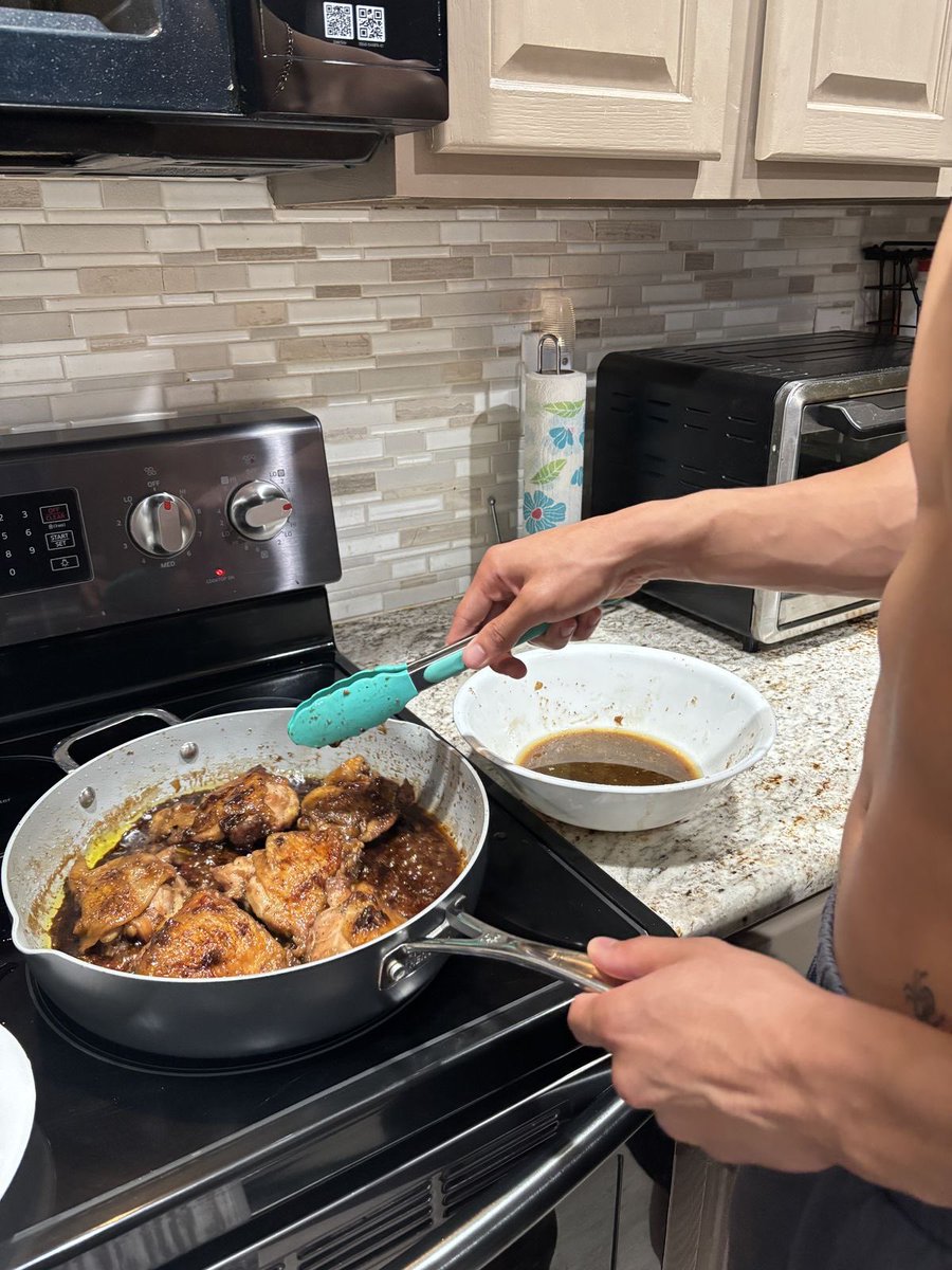 multishipfandom's tweet photo. marrying Jeremiah would’ve been like 🩵👨🏻‍🍳 https://t.co/odNyySqB6G