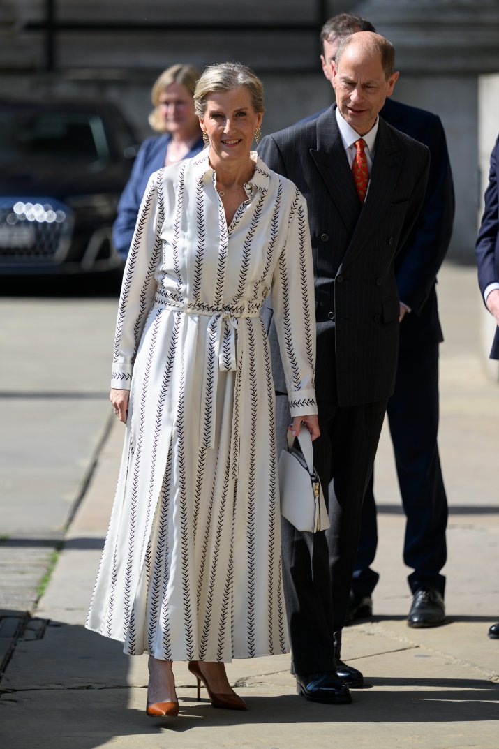 royalfocus1's tweet image. The Duke and Duchess of Edinburgh arrive at The British Museum
to view the design recommendations for the Queen Elizabeth
Memorial #Royal #QueenElizabeth #memorial