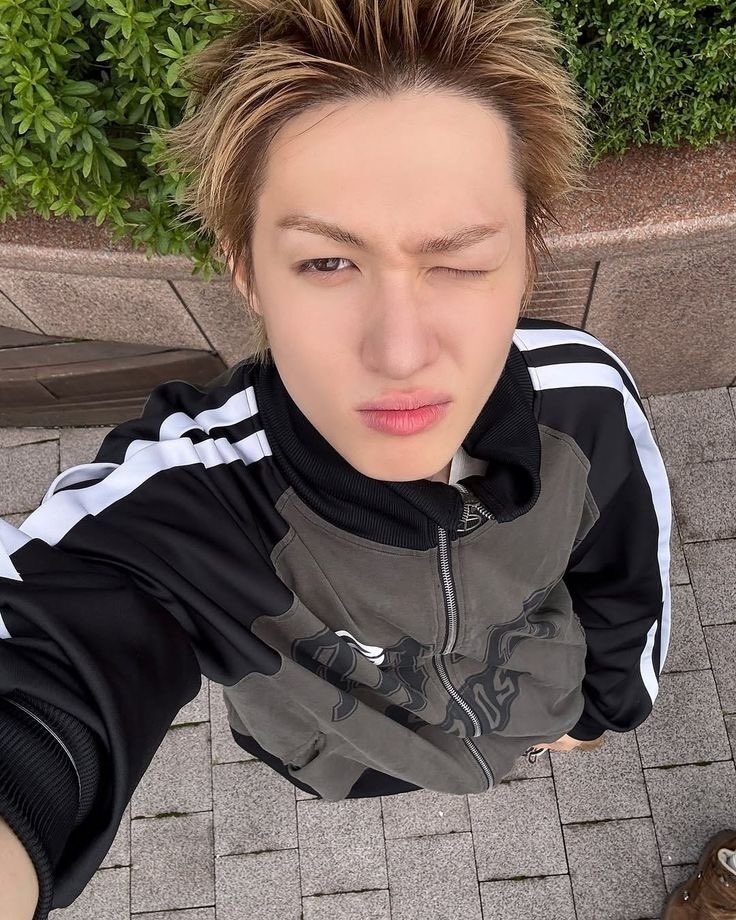 selfolssi ♤ tweet media