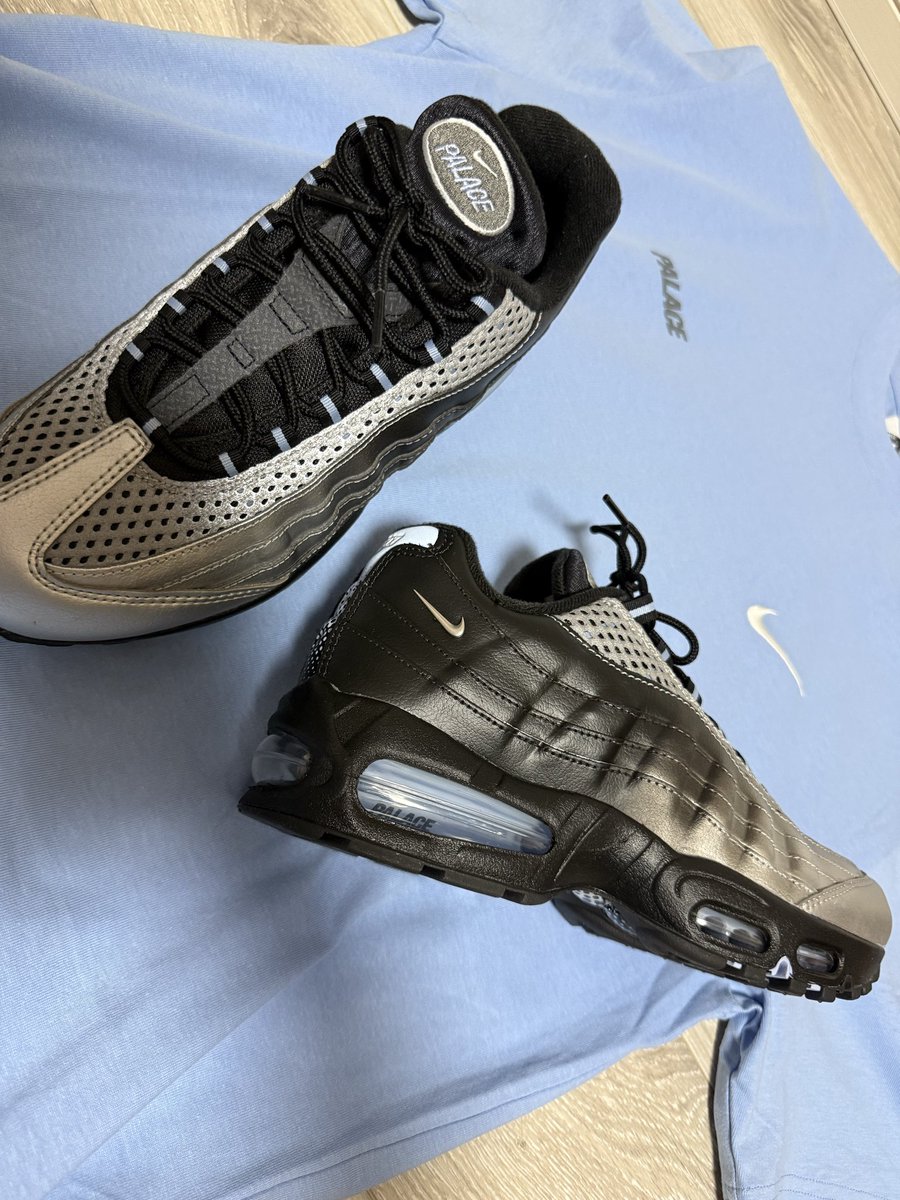 NAOMARU327's tweet photo. Tは定価
👟はプレ値😆これは我慢できなかったな🙈 https://t.co/RkjBcLaIkM