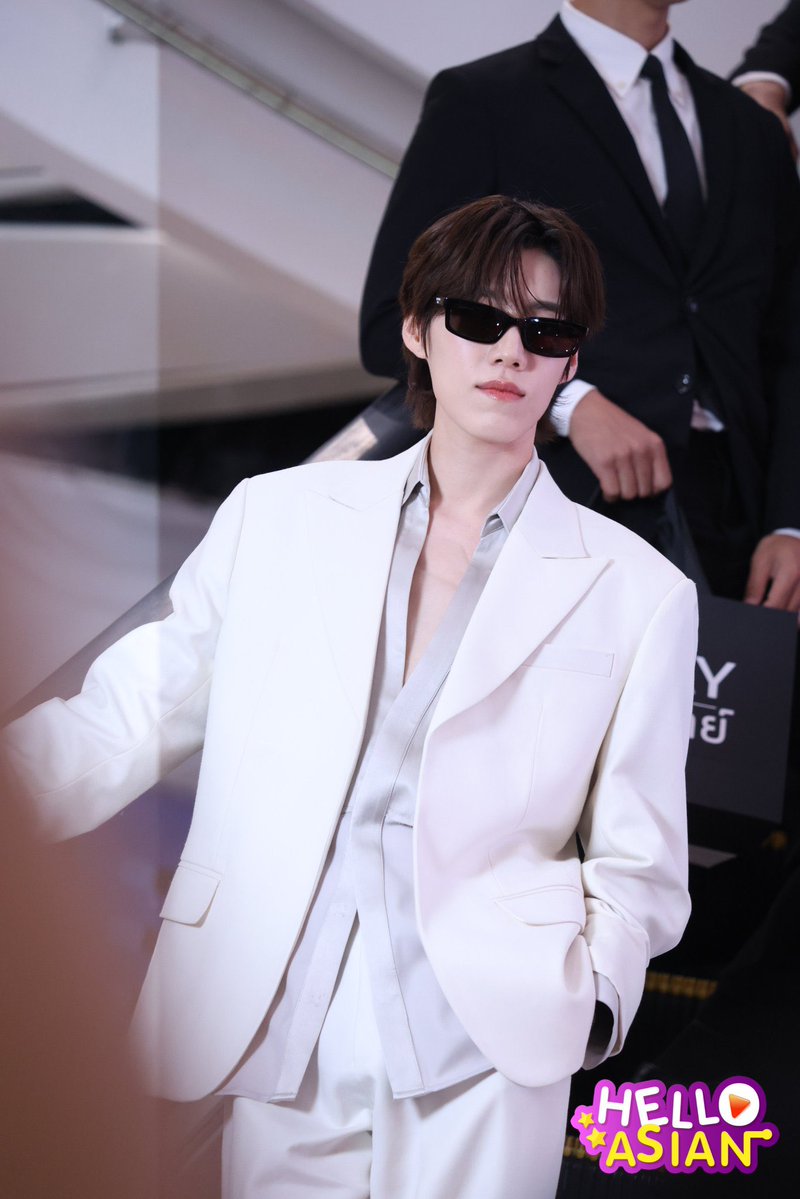 หายไปเป็นเดือน โผล่มาด้วยการใส่แว่นดำบอดี้การ์ดนับสิบ ป้าให้เรย ซีนเว่อ

The1Day 2026 x PP KRIT
#The1xPPKRIT
#PPKritt