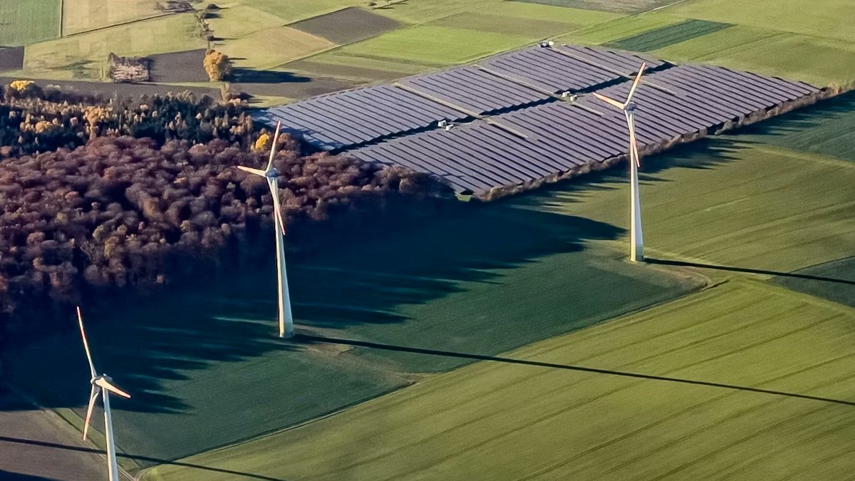 CevreHatti's tweet image. #Ember’e göre küresel temiz #enerji, talep artışını aştı; fosil üretim pandemi sonrası ilk kez geriledi
647 GW güneş, 165 GW rüzgar kuruldu; 2025’te yenilenebilirler kömürü geçti
cevrehatti.com/kuresel-temiz-… #Yenilenebilir #SONDAKİKA