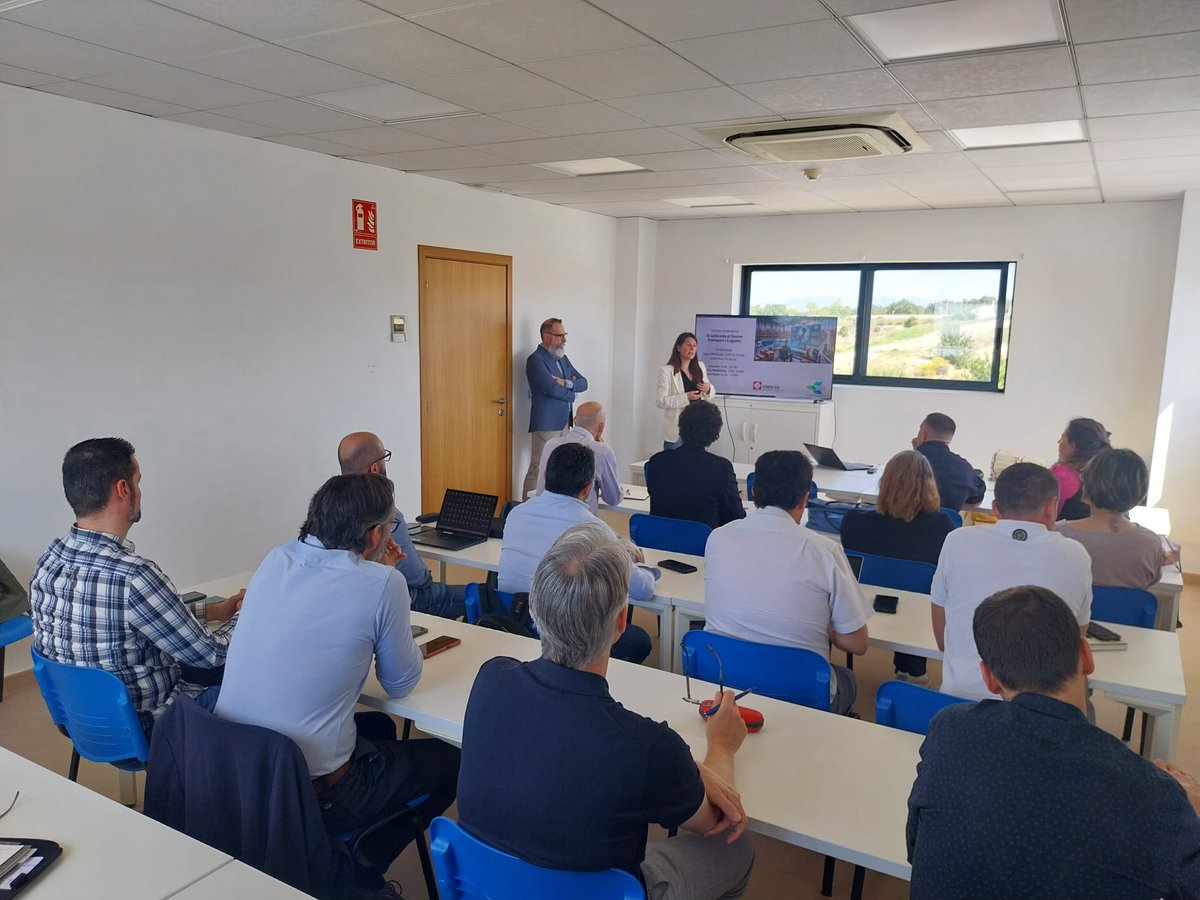cimalsacat's tweet image. 💼 Aquest matí hem celebrat a la #CIMelCamp la sessió formativa sobre l'aplicació de la #IA en el sector del #transport i la #logística.

💡 Organitzada amb @ccatlogist, ha tingut una orientació pràctica per explorar aplicacions reals, perquè la #IA ja és una realitat 🚀
