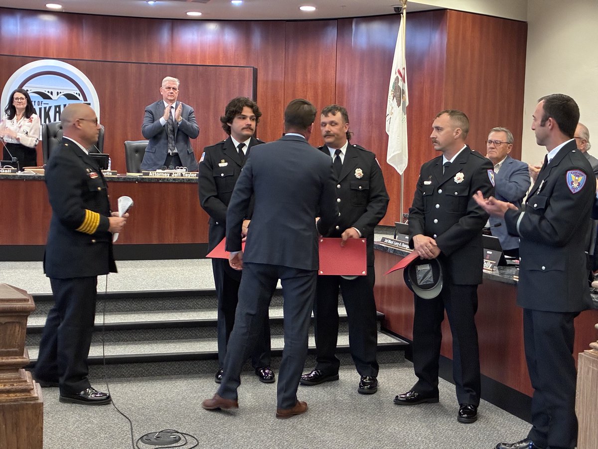 CityKankakee's tweet image. 🚑✨ Honoring Excellence in EMS ✨🚑

At last night’s City Council meeting, the Kankakee Fire Department proudly presented the EMS Excellence Award to:

👏 Kyle St. Peter
👏 Mark Johnson
👏 Lukas Gonda

#Kankakee #EMS #Excellence #FireDepartment 🌐 citykankakee-il.gov/fire.php