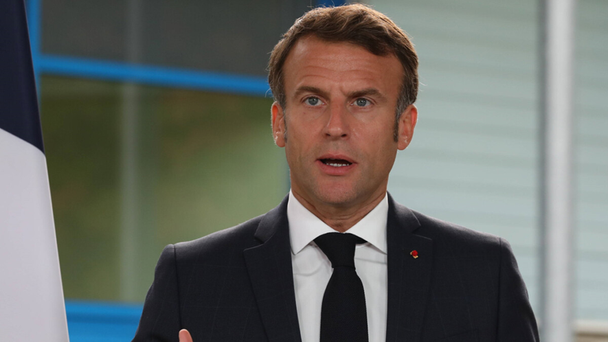 🚨 HYPOCRISIE TOTALE DE MACRON : « ON N’A PLUS D’ARGENT POUR AIDER LES FRANÇAIS SUR LES CARBURANTS »… MAIS 100 MILLIARDS POUR RECASER LES COPAINS ET 40 MILLIARDS POUR LES MIGRANTS ! 🇫🇷😡💸

La politique de Macron : on nous dit que le modèle social français ne permet plus