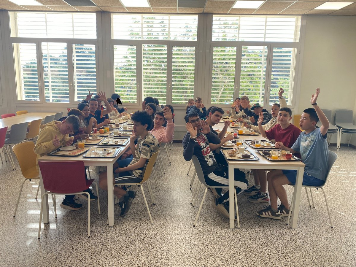 fepmontserratfp's tweet photo. Gaudint de les activitats i experiènciea a les colònies!! 
I seguim… 🛴🧗🏽‍♀️🏈 
@Xanascat
 
@escolesFEP https://t.co/LsUShdMk0B