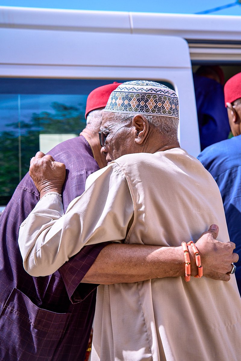 When Fayose said Peter Obi won't let Tinubu rest after stealing his mandate, he said the truth only once in his lifetime.

PO has united the North and the South.