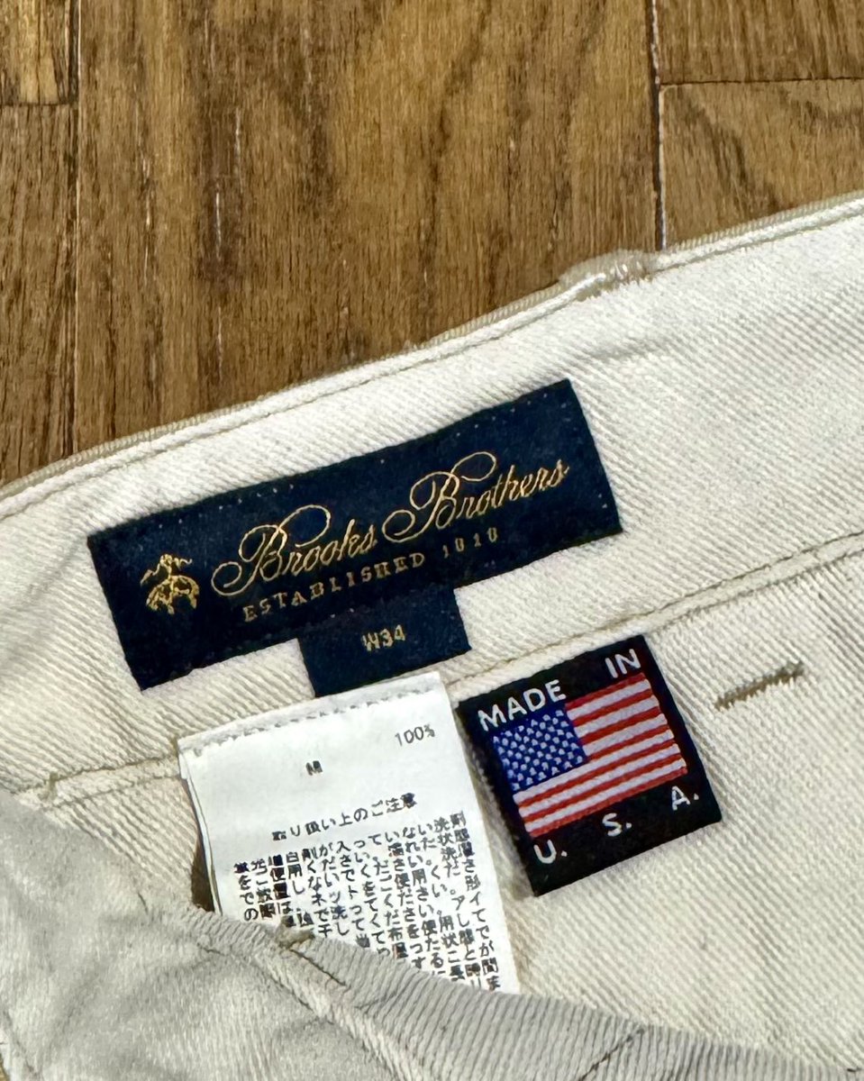 ブルックス ブラザーズのMADE IN USAのチノパンが、アメ横で試着したことがあるグルーヴで、めちゃくちゃグッときた。

<a href="/brooksbrothersj/">Brooks Brothers Japan</a> 

#brooksbrothers 

@eijikatano
#アニチューブ
#アニキ
#片野英児
