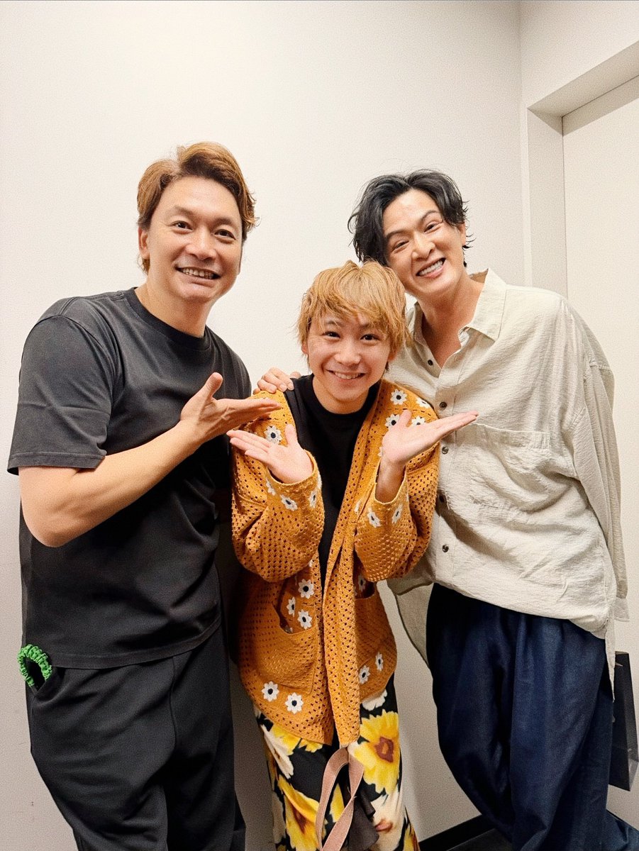 suga_kenta1019's tweet photo. 舞台『新宿発8時15分』観劇
やっと観に来れたっ！人としてもプレイヤーとしても大好きな方々がたくさん出演されている作品。三谷さんのキャストへの愛を感じる1時間40分でした。
自分もこんな作品に参加したい！と思える演劇体験は本当に幸せです。
そして香取さんといつか舞台で… https://t.co/j1YnzNnE49