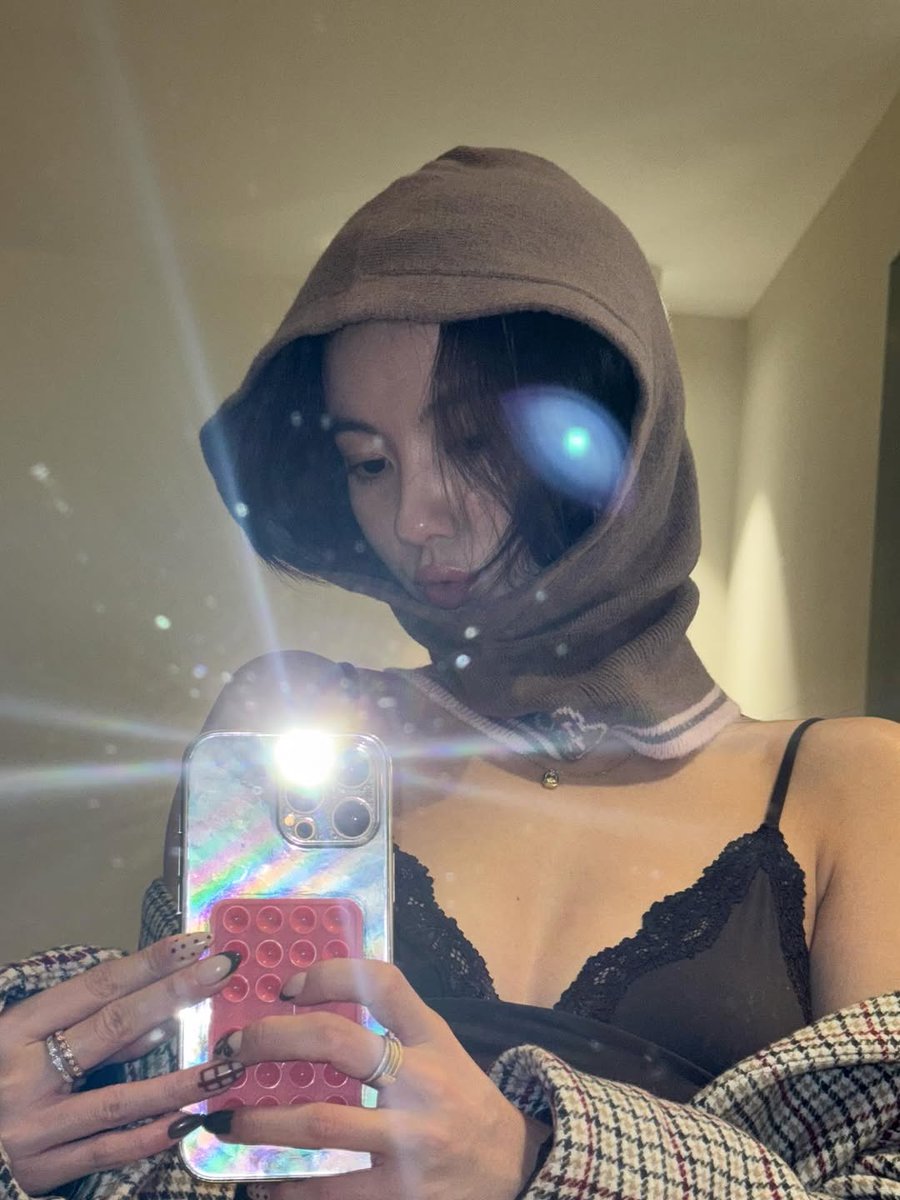 刘, 𝖩. 𝒩𝖨𝖢𝖮𝖫𝖤𝖳𝖳𝖤. tweet media