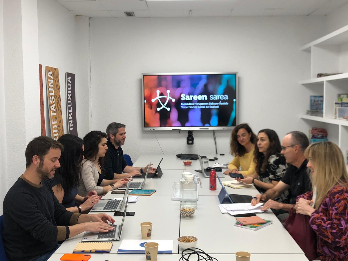 Taula3sector's tweet image. 📍 Una delegació de la @Taula3Sector som a #Bilbao per reunir-nos amb @sareensarea per definir col·laboracions i compartir espais entre els ecosistemes socials d'#Euskadi i Catalunya, i per continuar enfortint 🤝 una relació històrica. #TercerSectorSocial