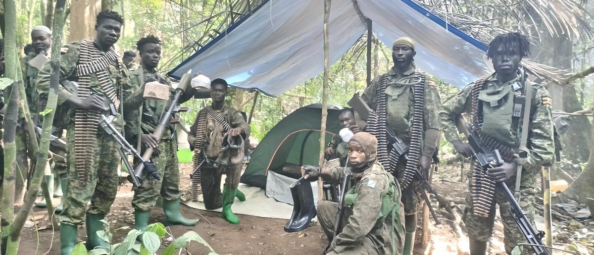 Newsupdateer's tweet image. l'offensive conjointe entre les #FARDC et #UPDF plusieurs #ADF ISCAP ont été neutralisés. Le bilan matériel fait état de la saisie de 7 fusils AK47, 1 mitrailleuse PKM, des engins explosifs, du matériel de fabrication de bombes, 200 civils retenus en captivité ont été libérés.