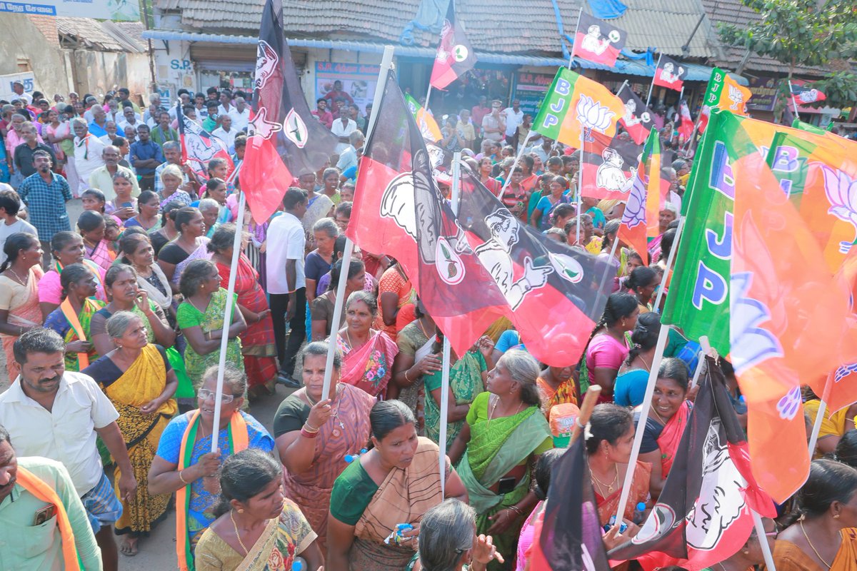 bjp4radhapuram's tweet photo. திசையன்விளை இன்று பேசுகிறது…
காமராஜர் சிலைக்கு மாலை அணிவித்து, அதன் பின் நடந்த ஊர்வலம் 
மக்கள் தீர்ப்பு வெளிப்பட்ட தருணம்!
இந்த அலை யாராலும் தடுக்க முடியாது 
வெற்றி தாமரைக்கே! 🌸🔥 https://t.co/tRe1lSJpKc