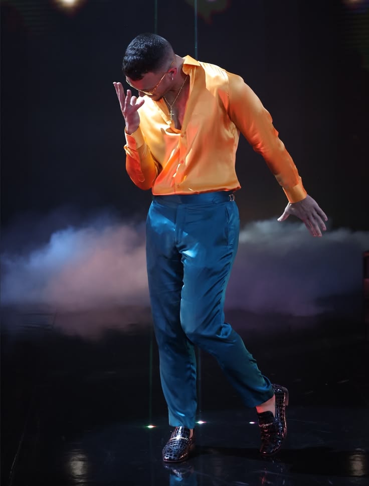 𝔗𝔥𝔢 𝔯𝔢𝔳𝔬𝔩𝔲𝔱𝔦𝔬𝔫 𝔢𝔯𝔞 tweet media