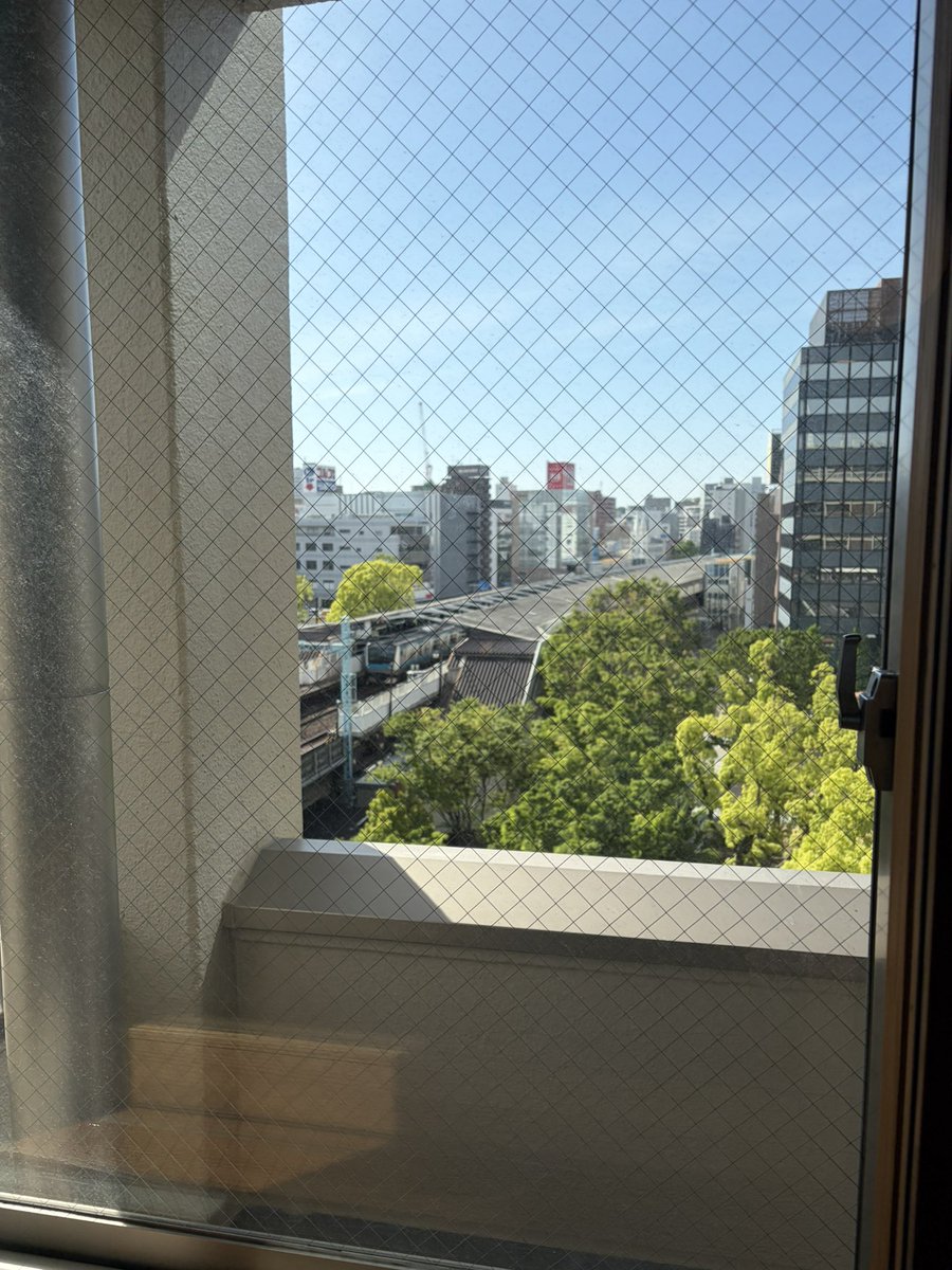 今日は　今日オープンした　THE LIVEにある　OMO７　横浜に泊まってます。残念ながら　ハマスタ側でなく関内駅側でしたけどね。