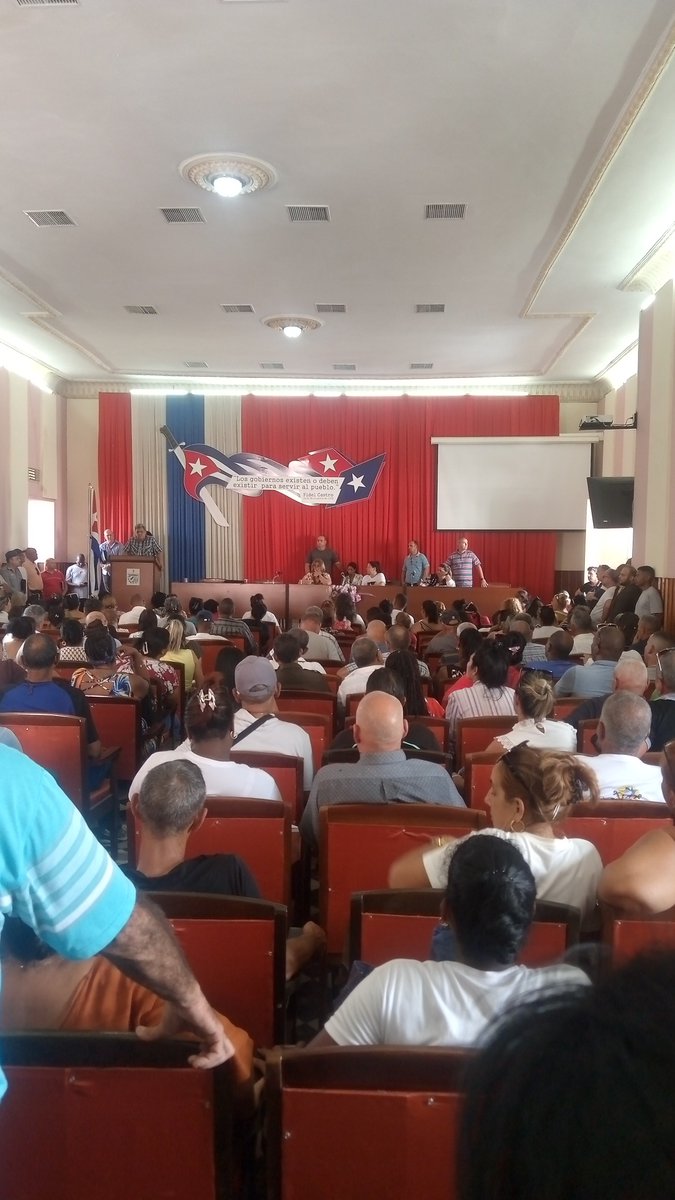 #Cuba #DesarrolloCienfuegos Se desarrolla intercambio con autoridades municipales y provinciales sobre el día #1Mayo, la firma del pueblo #PorLaPatria y el 207 aniversario de la ciudad.