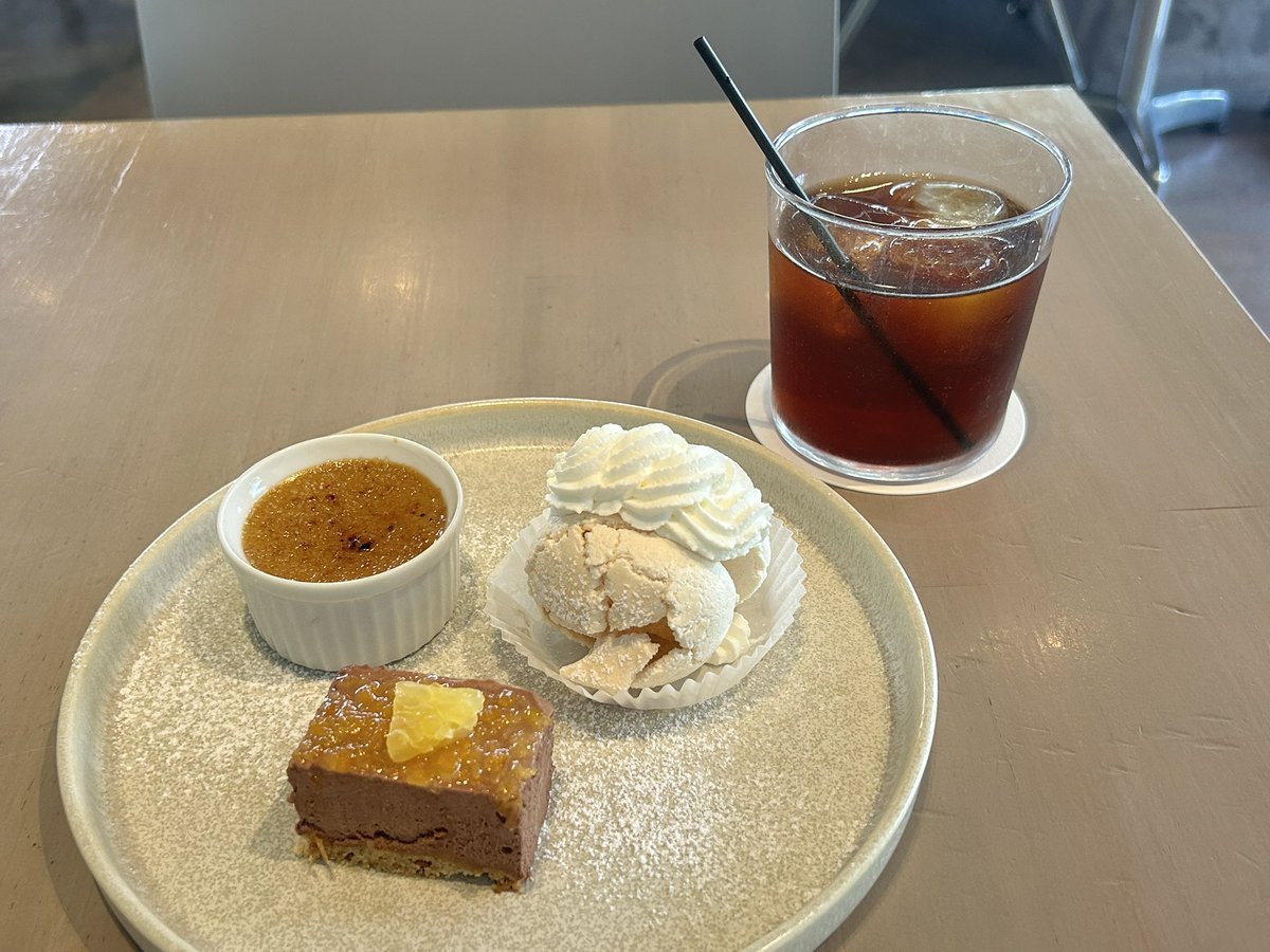 chostraw_sweets's tweet photo. ずっと行ってみたかったところにたまたま行った日が周年で限定プレートしてた🌟
3種類のデザート全部美味しかった🤤
コーヒー豆もゲットしたけど好みの味で最高☺︎

📍YARD https://t.co/rW266jhpIT