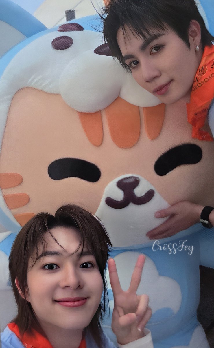 fey_cross tweet media