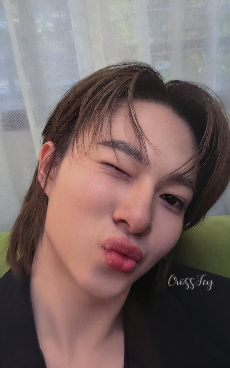 fey_cross tweet media