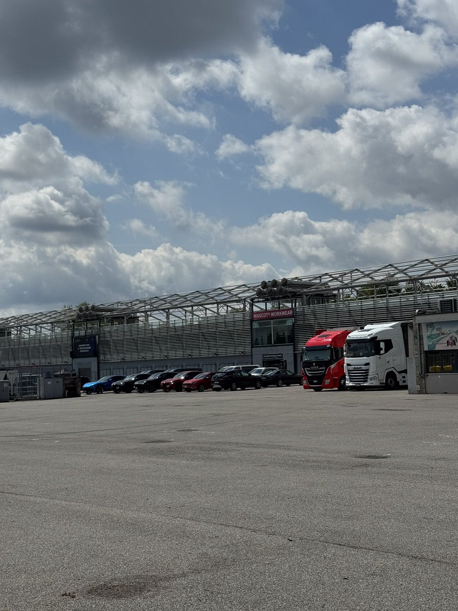 JM17_F1's tweet image. Tutto pronto per il filming day #Ferrari a #Monza di domani.

Presenti sia #Leclerc che #Hamilton