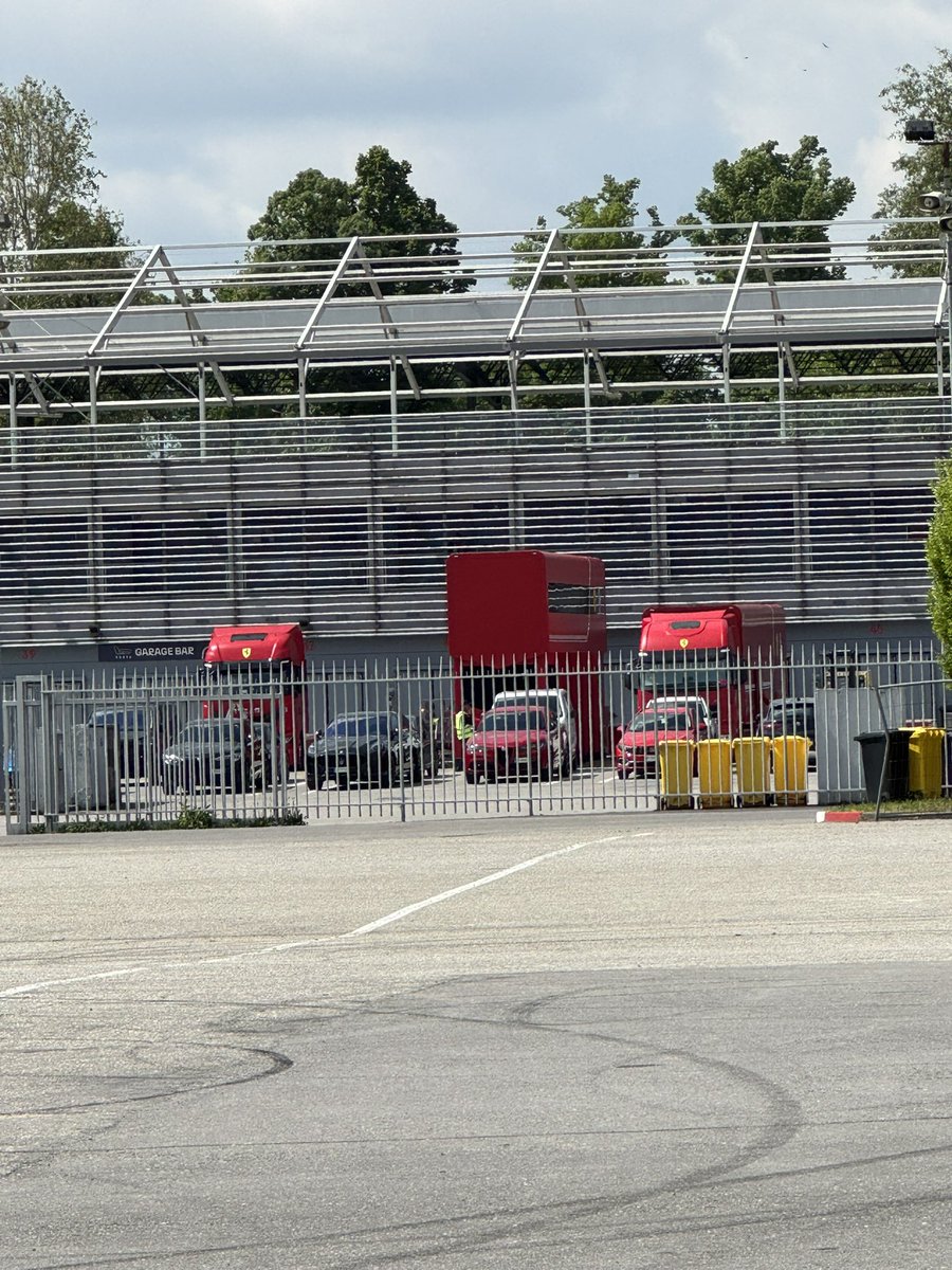 JM17_F1's tweet image. Tutto pronto per il filming day #Ferrari a #Monza di domani.

Presenti sia #Leclerc che #Hamilton