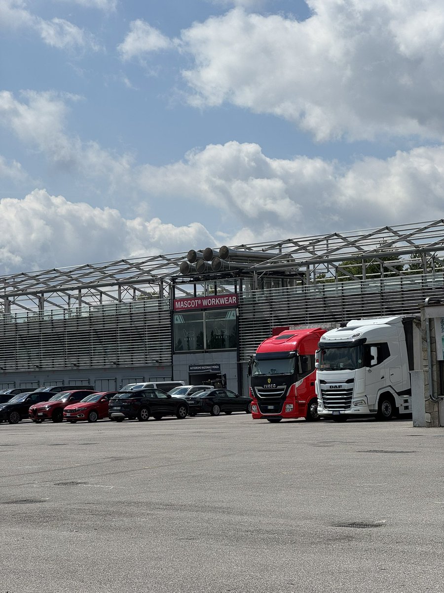JM17_F1's tweet image. Tutto pronto per il filming day #Ferrari a #Monza di domani.

Presenti sia #Leclerc che #Hamilton