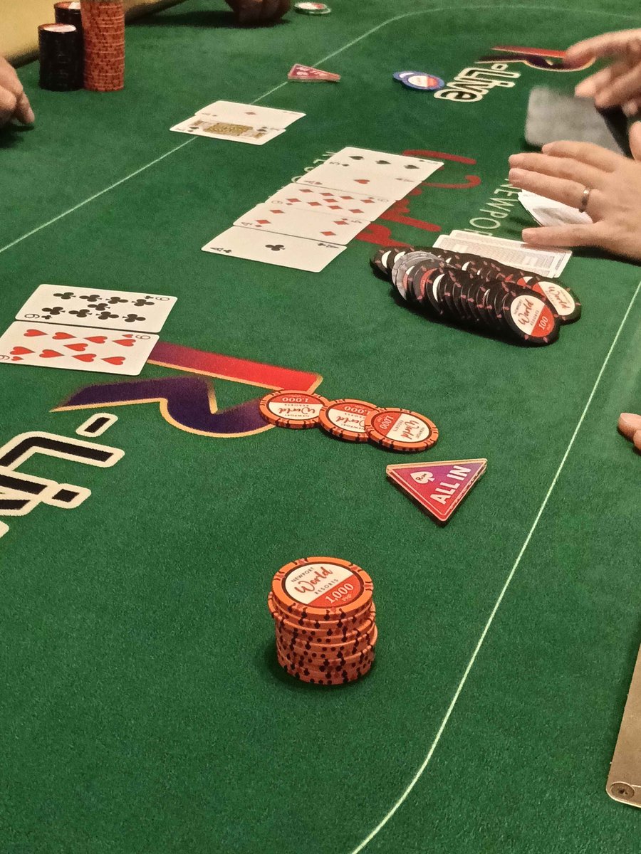 pokerbananaoffi's tweet photo. 🇵🇭Newport World Resort🇵🇭

現在のジャックポットは約200万ペソ…！✨

一発のチャンスがあるのはもちろん、
普段のテーブルもこの通りしっかりポットが動いています🔥

さらにキャッシュバックもあるので、
遠征コストを抑えながらプレイ可能✈️🏨💰

👉詳しい条件は公式LINEで案内しています
https://t.co/jvmhz50Gay

#ポーカーバナナ #フィリピン #マニラ #テキサスホールデム #ポーカー