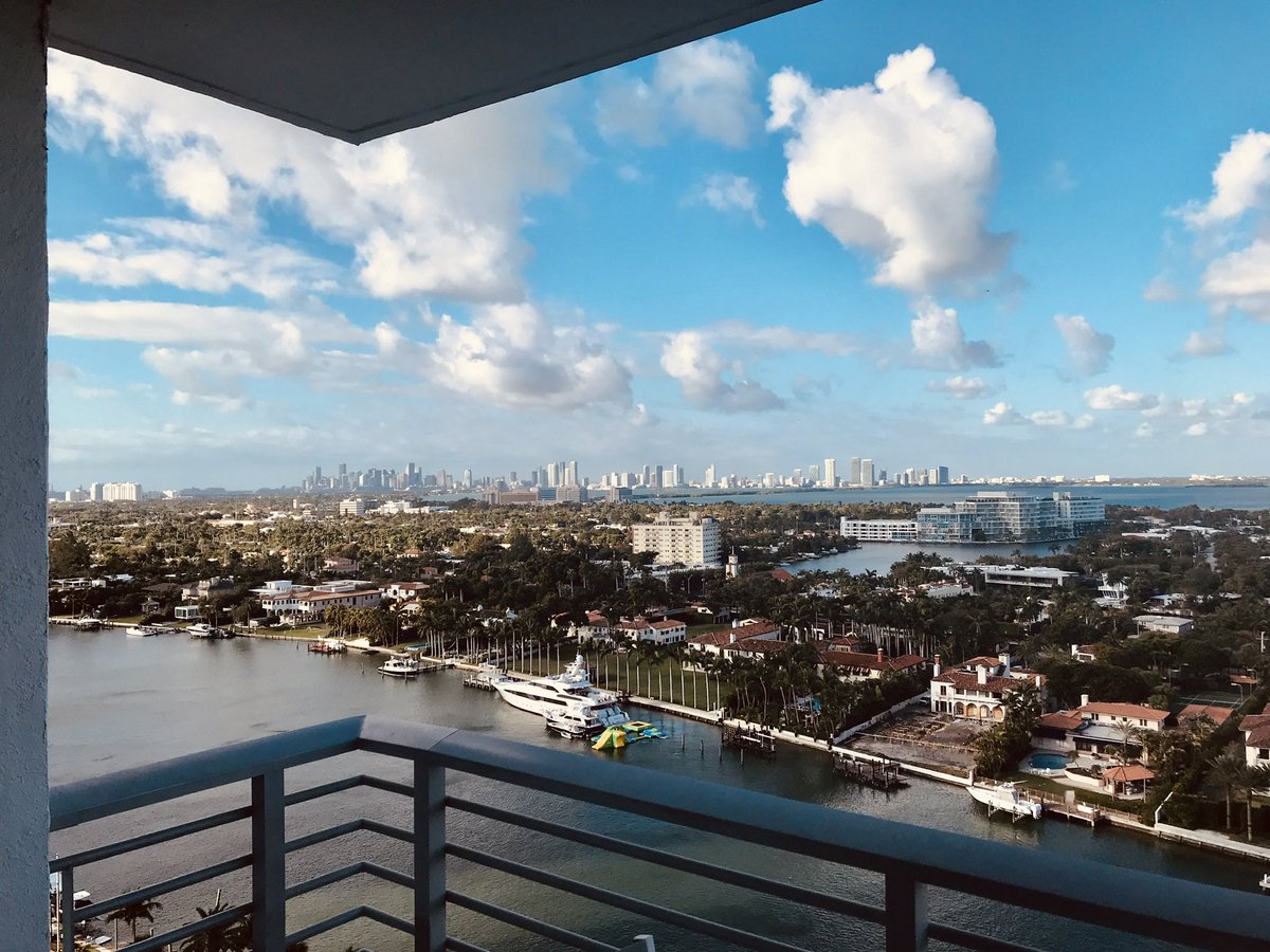 Miami Mornings: istockphoto.com/portfolio/bob_… #Miami #Florida #SouthBeach #view #skyline #canal #bay #city #blue #sky #clouds #picturesque #mansions #yachts #boats #jetset #wealth #gettyimages #travel #travelpics #travelphotos #vacation #destination #beach #intercoastal #waterway #dock